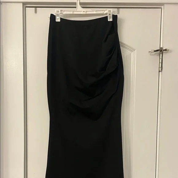 Elegant Black Ruched Pencil Maxi Skirt - Picture 3 of 7